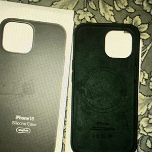 iPhone 15 Silicone Case with MagSafe - Black